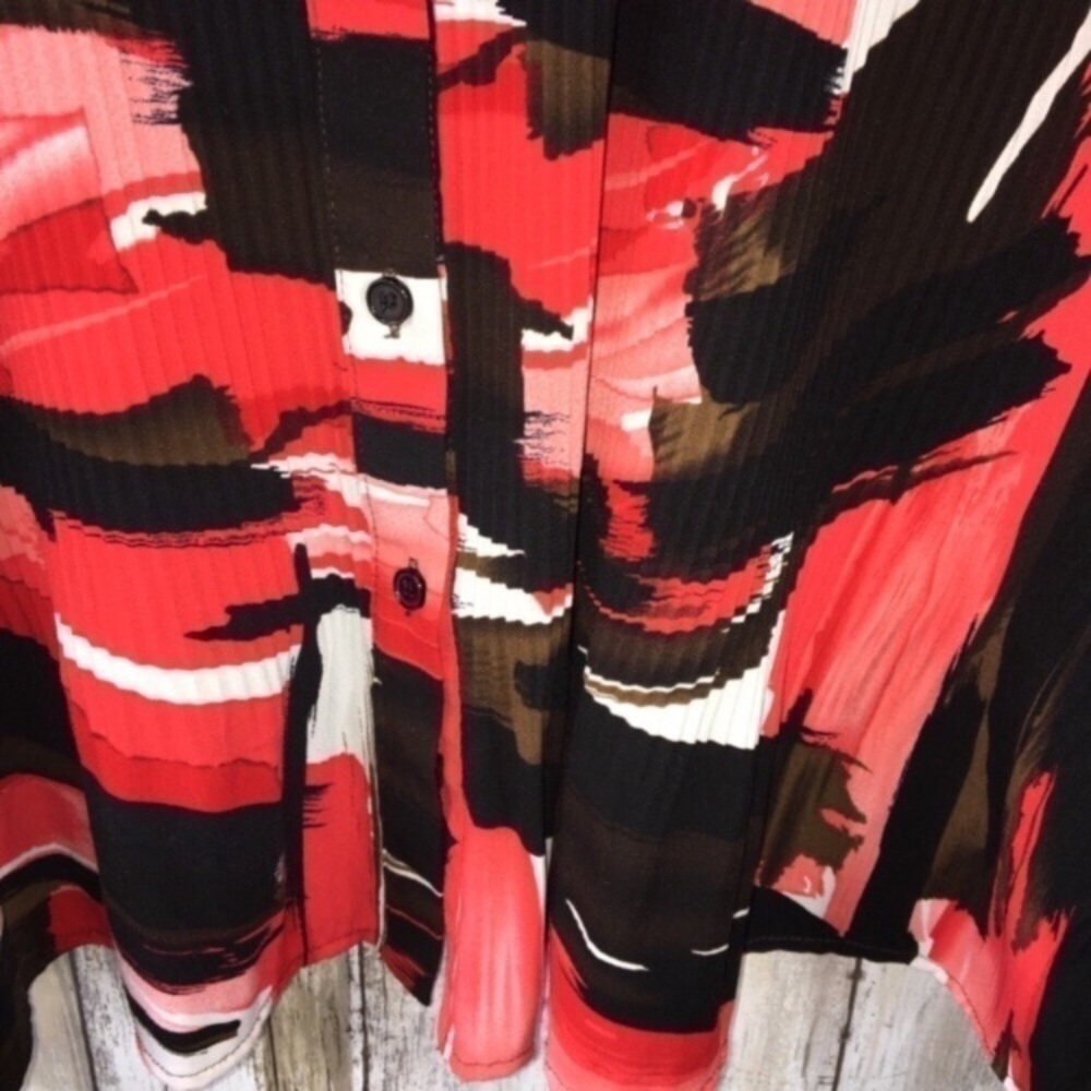 Lane Bryant Abstract Print Button Down Blouse 22/24 Red Black Plus Size - Picture 2 of 4